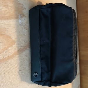 Lululemon makeup/toiletry bag